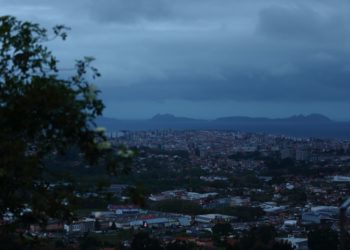 El área sanitaria de Vigo entra en Semana Santa con un aumento de casos activos y hospitalizados