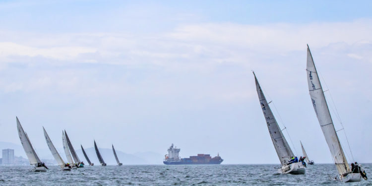 El Trofeo Comunica se desdobla y partirá desde Combarro y Vigo rumbo a Baiona