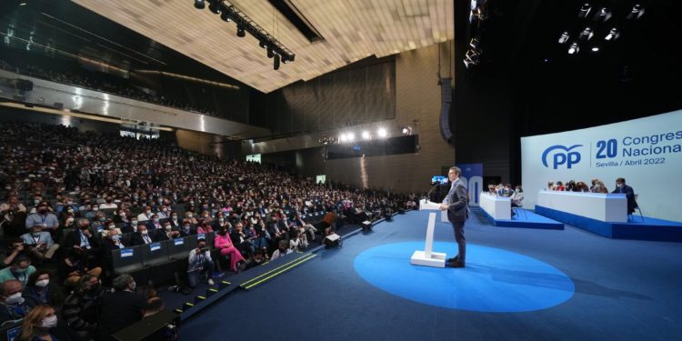 Feijóo, elegido nuevo presidente del PP con el 98,35% de los votos