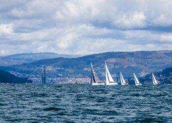 Los barcos del Real Club Náutico de Vigo y el Monte Real se imponen en el Trofeo Comunica