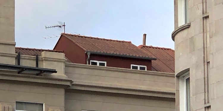 Una casa en el tejado