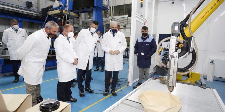 La Xunta califica de “chapuza” el plan para el vehículo eléctrico y pide atender a Stellantis Vigo