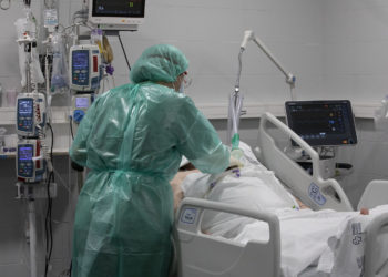 Vigo reduce hospitalizados con Covid-19 en planta pero aumentan los pacientes en la UCI del Cunqueiro