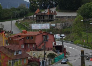 Empresas y vecinos denuncian “dejación de funciones” del Concello en el conflicto con los comuneros de Cabral