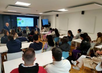 Medio cento de empresas participan en Vigo na primeira edición de EmpregoInCampus