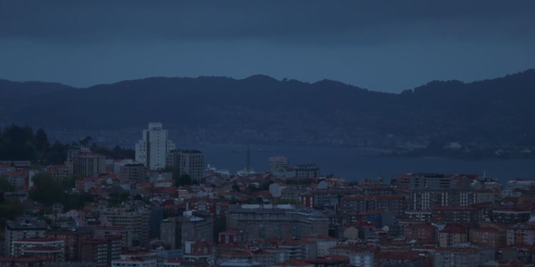 Vigo se prepara para un cambio de tiempo: el frío y el sol dan paso al viento y la lluvia