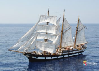 El ‘Palinuro’, de la Marina Militare Italiana, también pondrá rumbo a Vigo con la Iacobus Maris