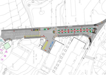 Teis cuestiona la rampa mecánica junto al centro de salud y propone un ascensor