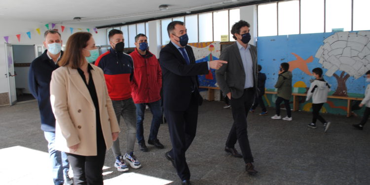 La Xunta alega que recomienda mantener las mascarillas en las aulas “por respeto”