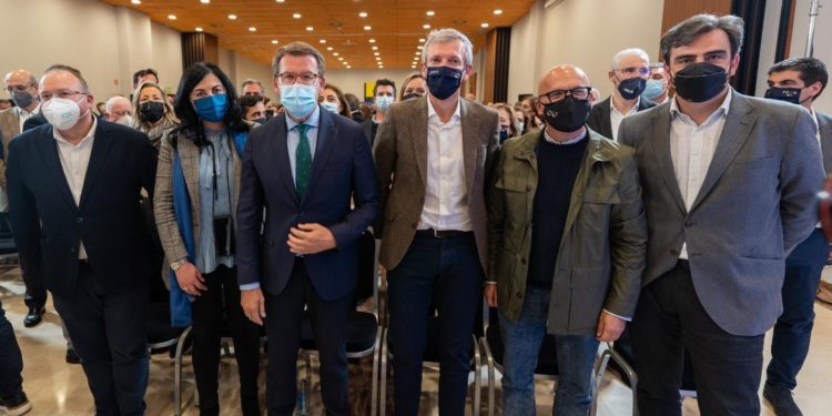 Rueda confirma en Vigo que este viernes se postulará ante su partido para liderar el PPdeG