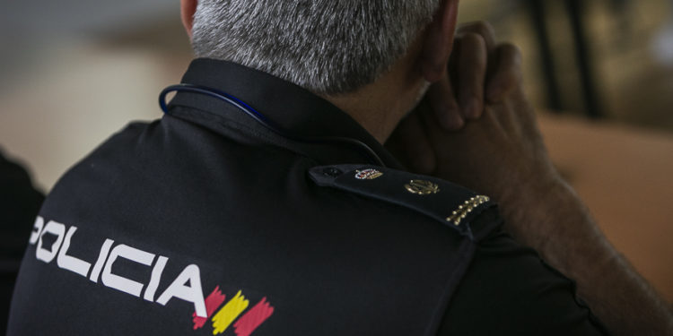 Recibe el alta el marido de la viguesa asesinada en Tenerife, que permanece detenido