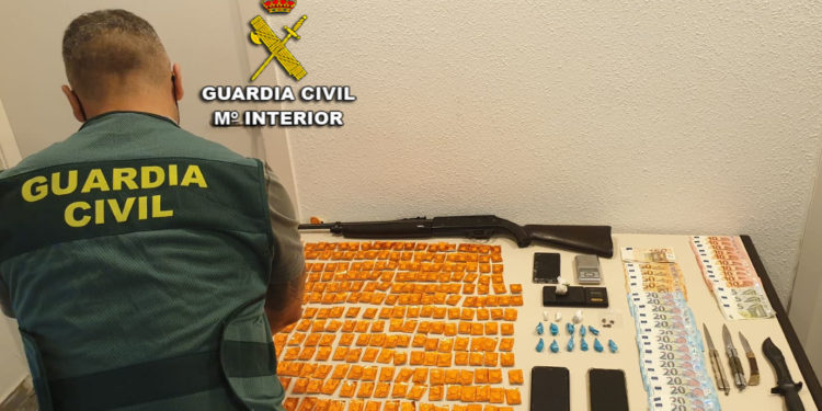 Detenidos un vecino de Nigrán y otro de Baiona por vender heroína, pastillas de metadona, cocaína o hachís