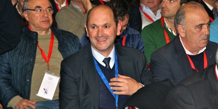 La Audiencia confirma los 7 años de inhabilitación a Rafael Louzán por prevaricar