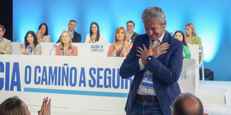 Rueda refuerza la dirección del PPdeG con ocho vicesecretarias pero saca a conselleiros