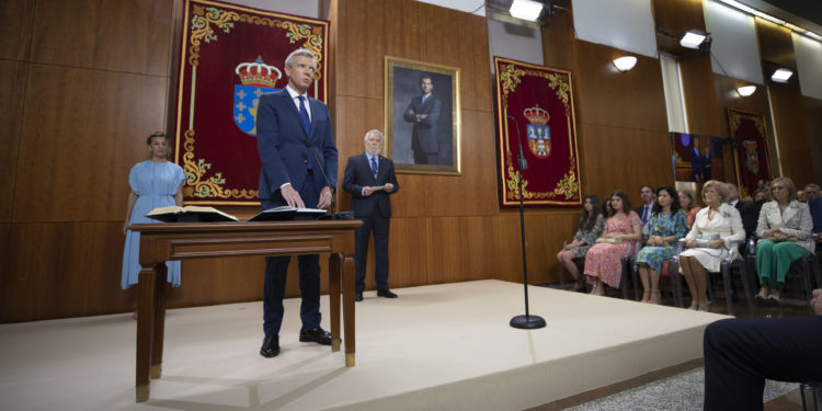 Alfonso Rueda jura su cargo como presidente de la Xunta de Galicia
