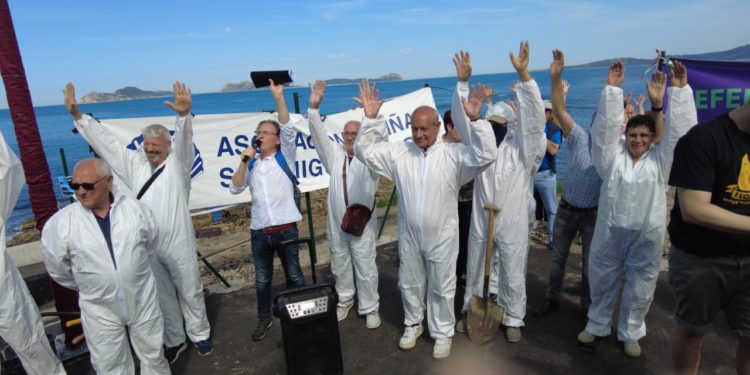Manos arriba en defensa del último tramo virgen de la costa de Vigo: «Salvemos Cabo Estai»