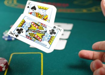 Un repaso por la historia del casino de la Toja