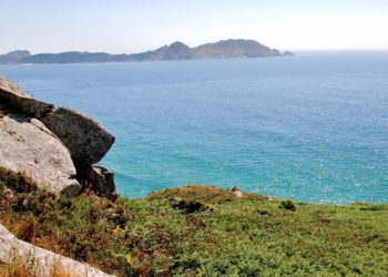 Rescatados dos senderistas en una zona de difícil acceso de la Costa da Vela