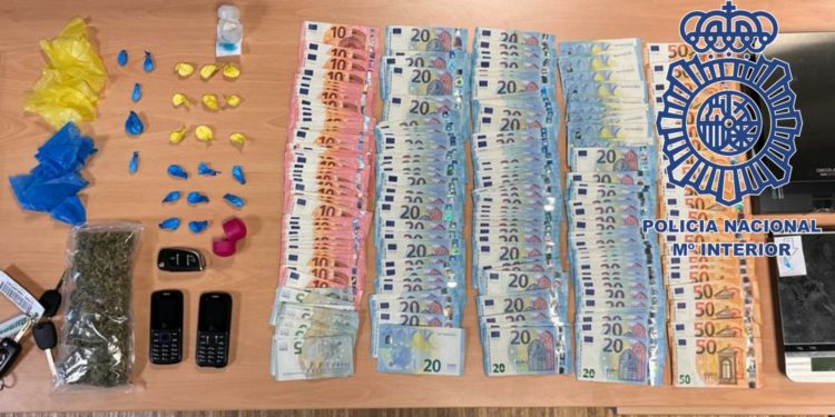 Detenido un vigués por vender cocaína y hachís a domicilio, en su trabajo y en su vivienda