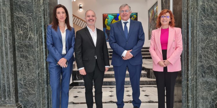 Las zonas francas de Vigo y Tenerife colaborarán para facilitar la llegada de empresas a sus territorios