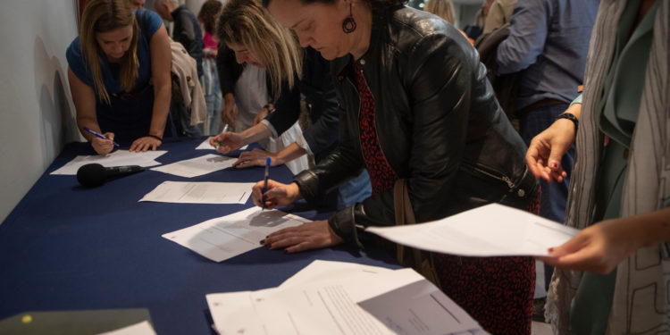 Procuradores de Vigo remiten 115 cartas pidiendo la dimisión del consejo estatal