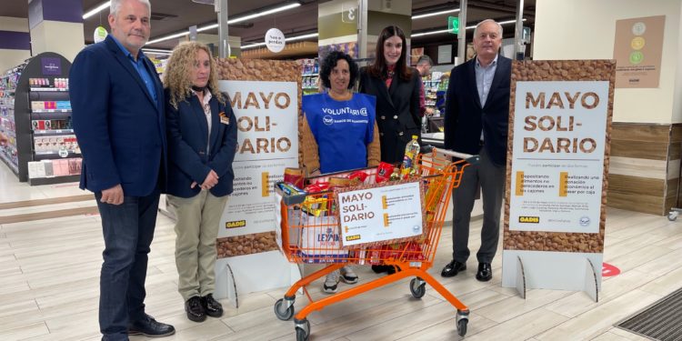 Trece supermercados de Vigo y 200 de Galicia y Castilla activan la campaña ‘Mayo solidario’