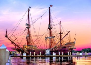 El Galeón Andalucía se encuentra navegando rumbo a Vigo, donde atracará en el Muelle de Trasatlánticos y abrirá sus cubiertas al público desde mañana mismo: el viernes y el sábado, 31 de marzo y 1 de abril.