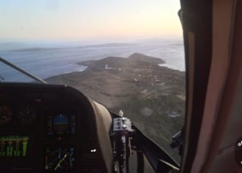 Evacuados al Cunqueiro dos marineros rescatados con vida tras naufragar