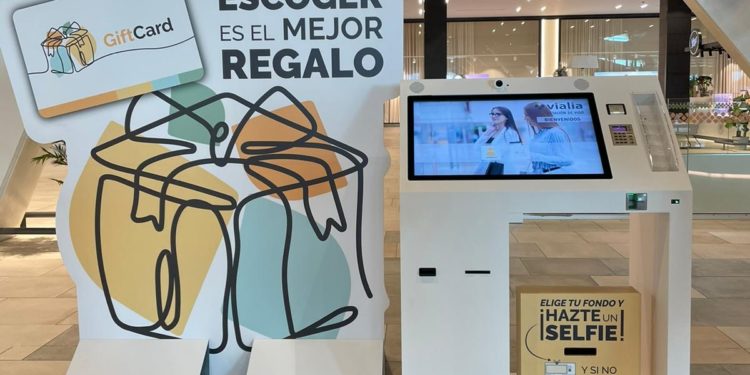 Vialia Vigo lanza una tarjeta regalo para usar en sus tiendas, restaurantes y cines