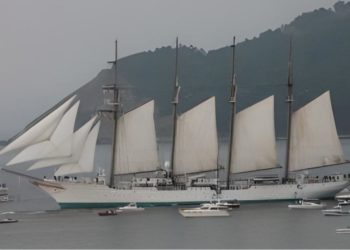El «Juan Sebastián Elcano» vuelve a Baiona