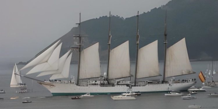 El «Juan Sebastián Elcano» vuelve a Baiona