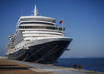 El ‘Queen Elisabeth’ recala en Vigo y abre sus puertas a cruceristas dispuestos a llegar hasta Alaska