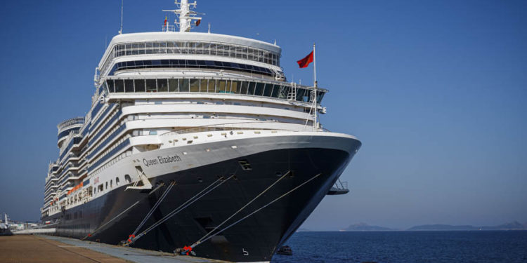 El ‘Queen Elisabeth’ recala en Vigo y abre sus puertas a cruceristas dispuestos a llegar hasta Alaska