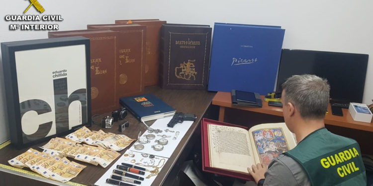 Detienen a un “peligroso delincuente” que robó un coche del Concello de Nigrán y en una casa de Baiona