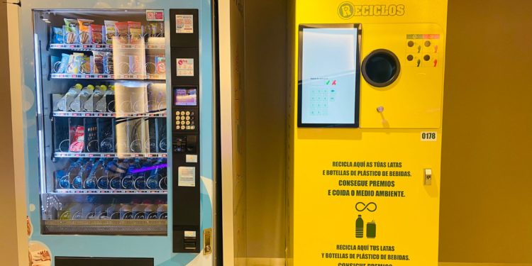 Vialia Vigo se suma a Reciclos, la iniciativa que incentiva el reciclaje y permite colaborar con fines solidarios