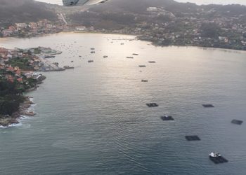 Rescatada en Aldán una persona en una balsa que no conseguía llegar a tierra