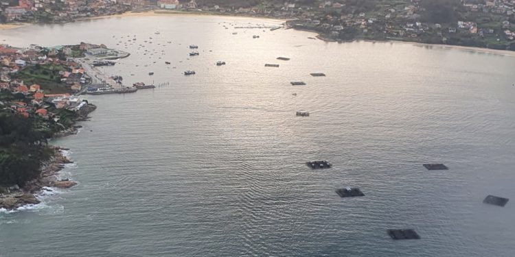 Rescatada en Aldán una persona en una balsa que no conseguía llegar a tierra