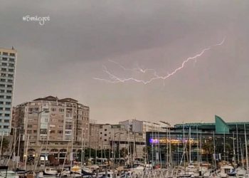 La gran e interminable tronada sobre Vigo y las Rías Baixas: más de 1.200 rayos