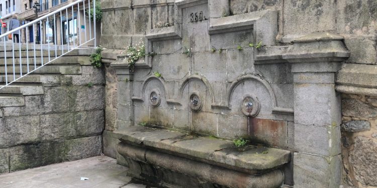 Una fuente que necesita restauración