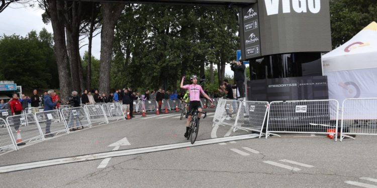 Alejandro Franco reina en la dureza de la Vigo Copa de España