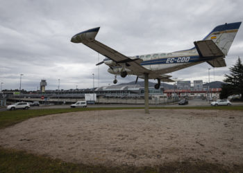 Caballero culpa a la ‘contraprogramación’ de la Xunta del retraso en atraer vuelos internacionales