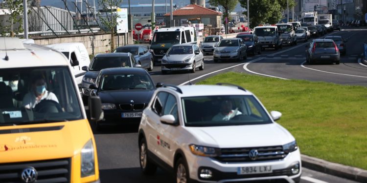 La plantilla de Barreras inicia sus protestas colapsando el tráfico en Beiramar
