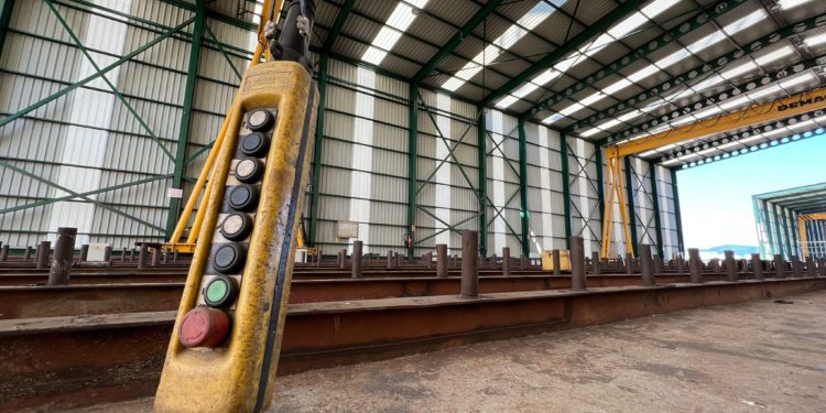 La patronal, satisfecha con la venta del astillero Barreras a Armón