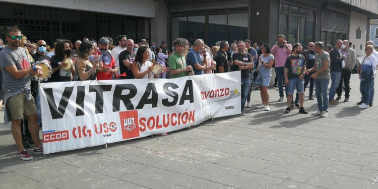 El Concello de Vigo promete a la plantilla de Vitrasa que estudiará “todas las posibilidades legales”
