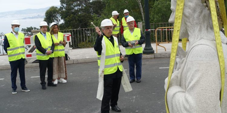 Caballero ve a Vigo “encantada” con el Cristo de A Guía e intenta ridiculizar a los críticos