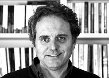 Vigo y el mundo de la cultura se vuelcan con Domingo Villar: “Toda la fuerza del mundo”