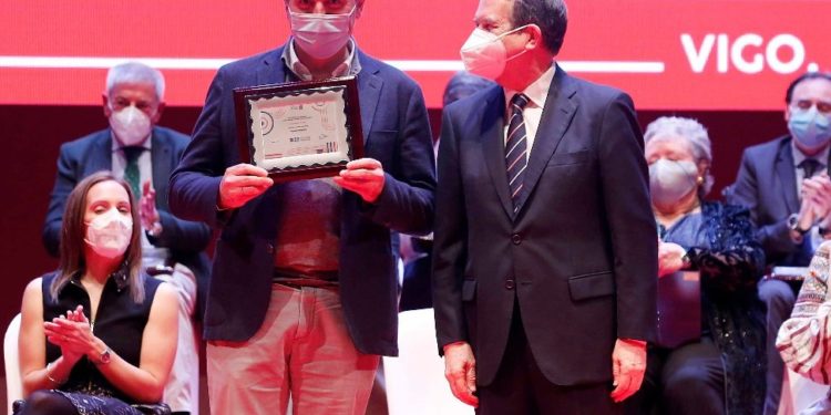 Caballero propondrá que la Biblioteca del Estado de Vigo lleve el nombre de Domingo Villar