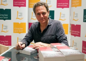 El escritor Domingo Villar, ingresado en la UCI tras sufrir una hemorragia cerebral