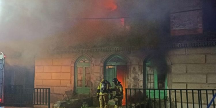 Vigo contrata de urgencia el derribo del edificio ocupado que ardió en abril: “No puede esperar”