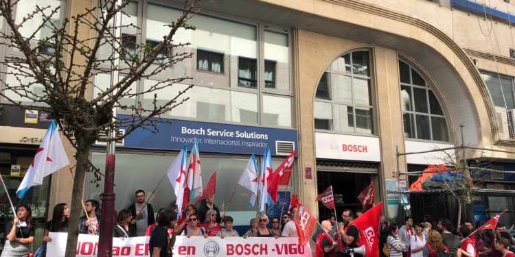 Vigo vive unha xornada de folga nos centros de chamadas con concentración en Bosch